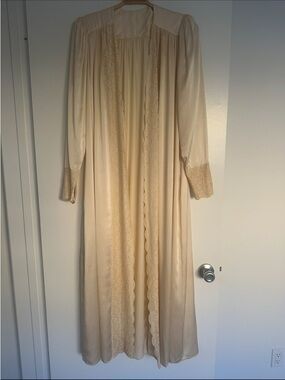Vintage Cream Long Lace Trim silk Robe